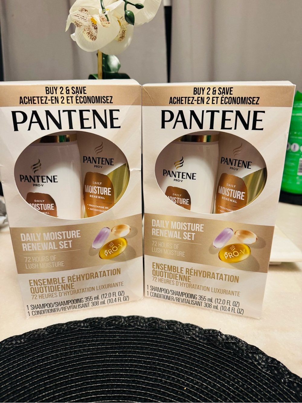 Daily Moisture Renewal Set — White & Gold
